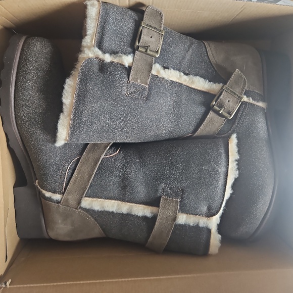 BearPaw Shoes - Bearpaw riding boots disstressed brown suede leather, sheep shearling Sara